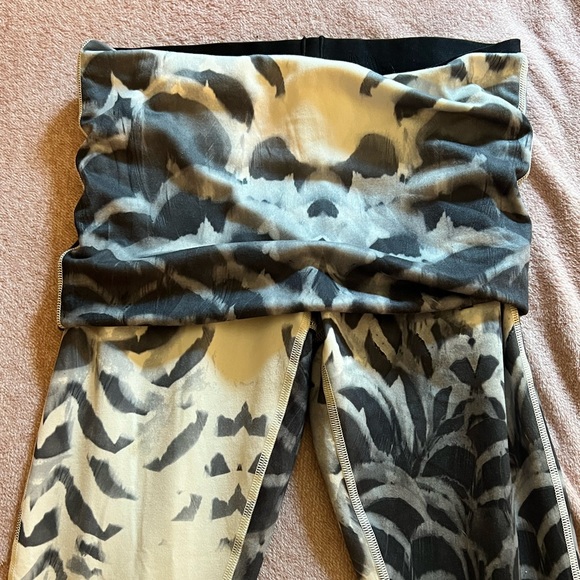 Skirted LULULEMON leggings. - Picture 1 of 7